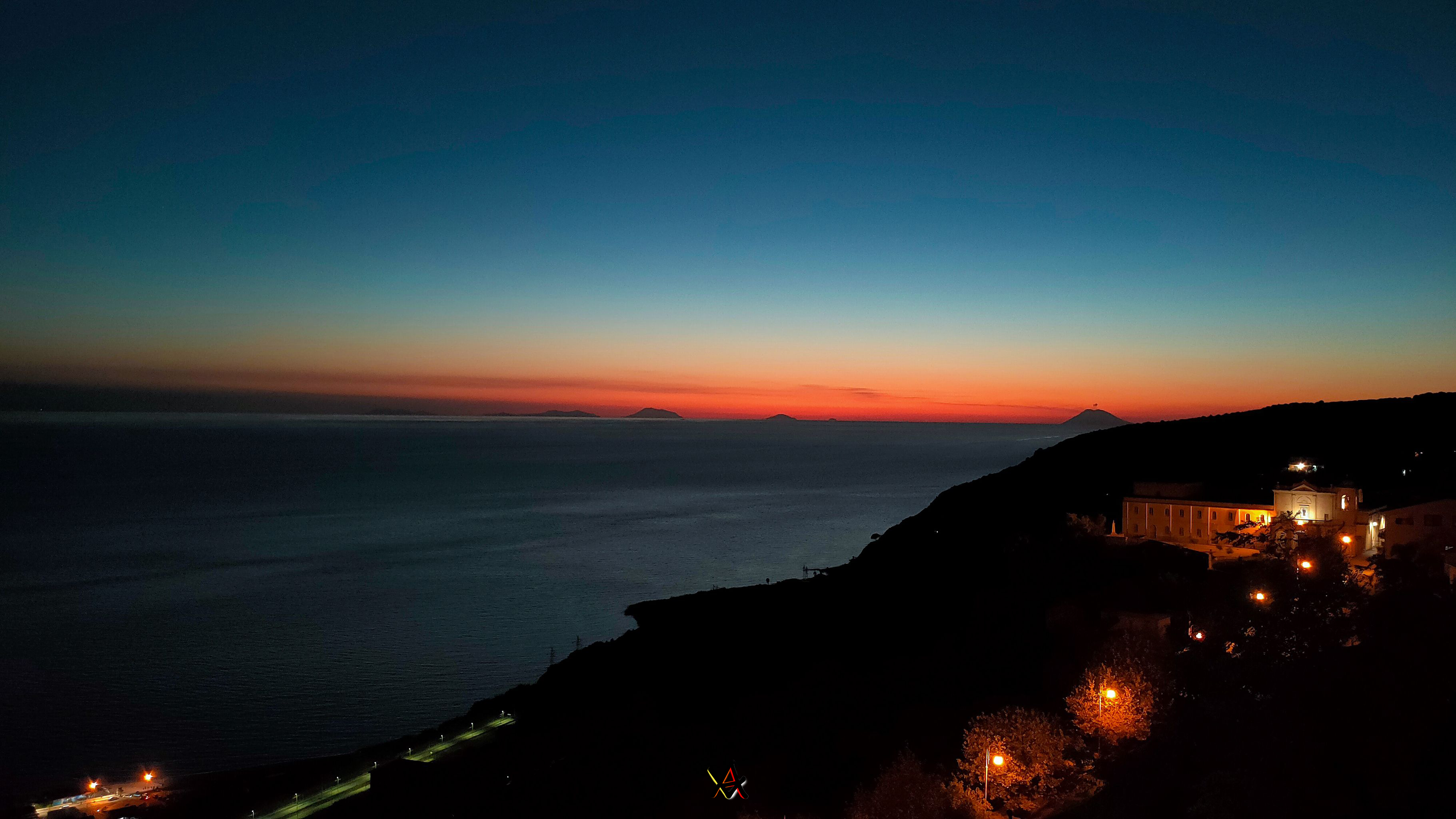 Isole Eolie al tramonto