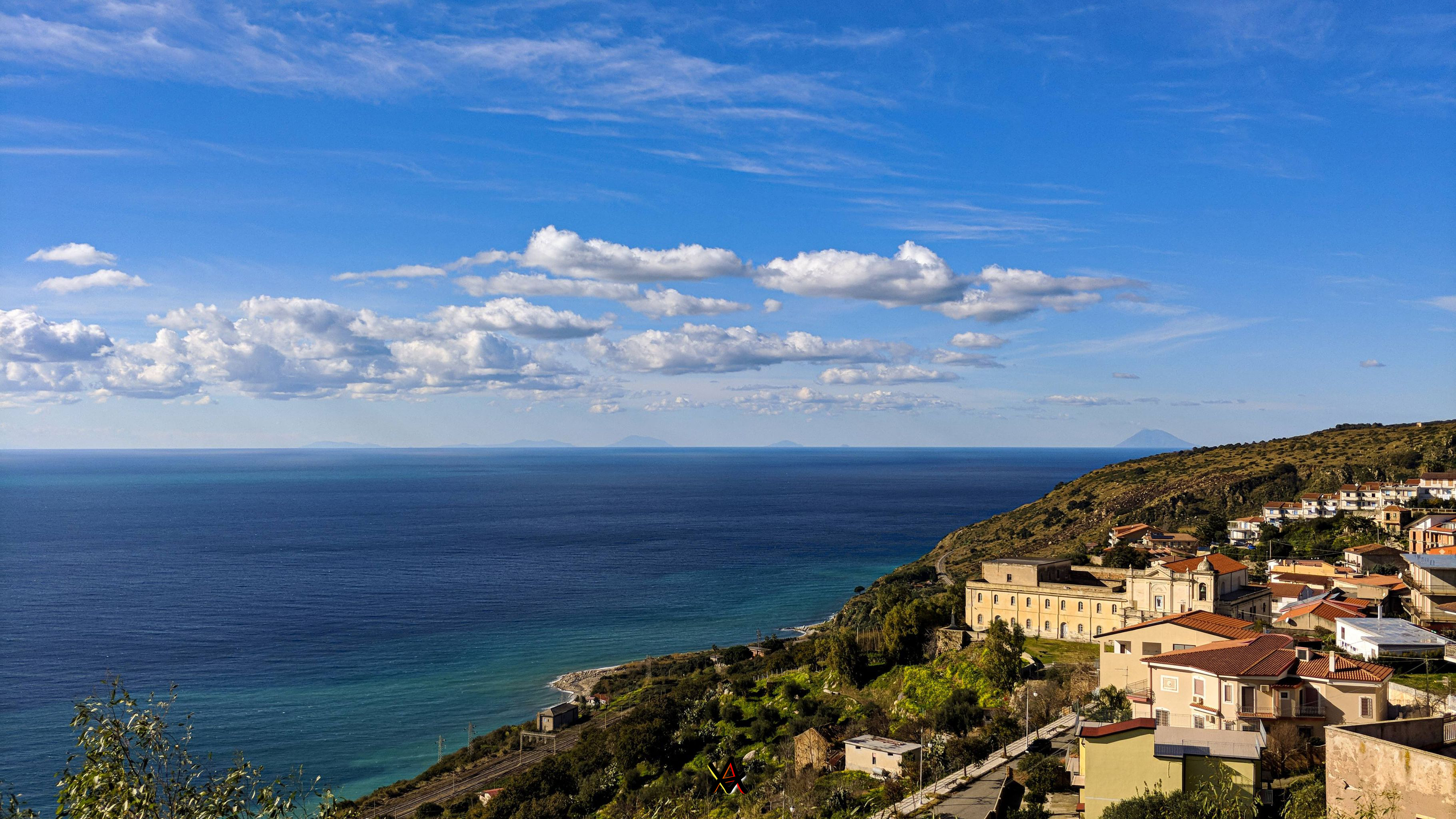 Isole Eolie all'orizzonte